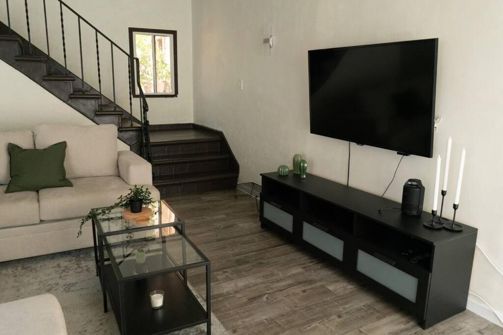 Spacious 2-Bedroom Unit In Hollywood Los Angeles Exterior foto